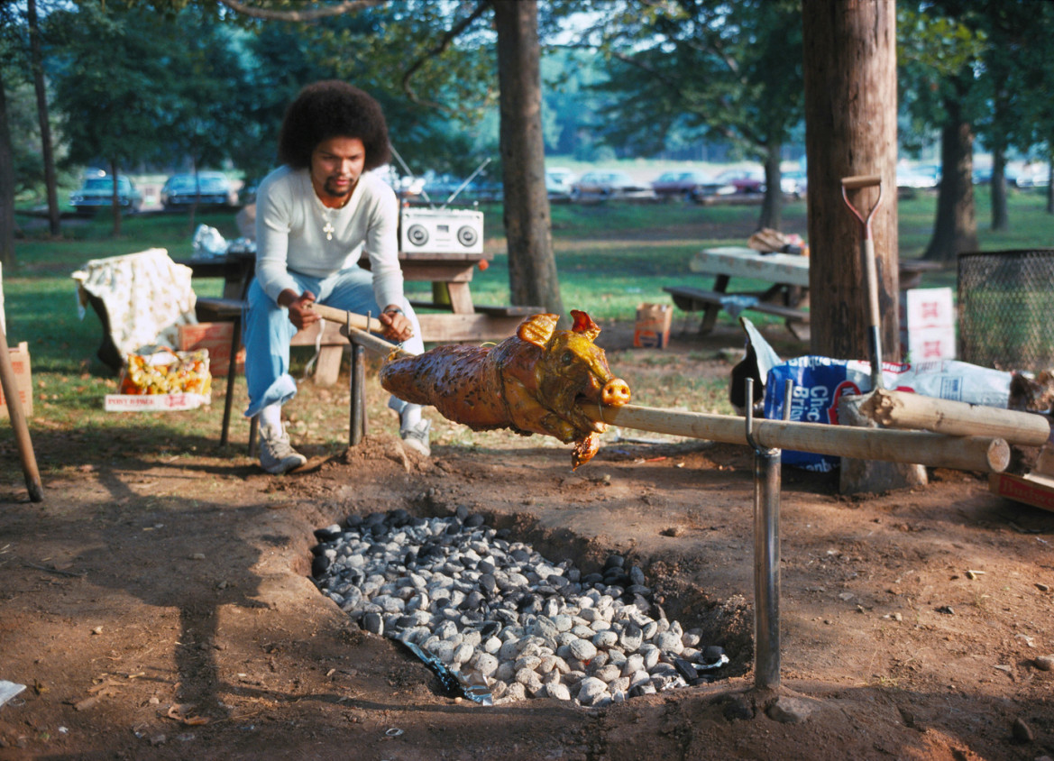 fot. Neal Boenzi, "Pig Roast", Prospect Park Brooklyn / NYC Park Photo Archive