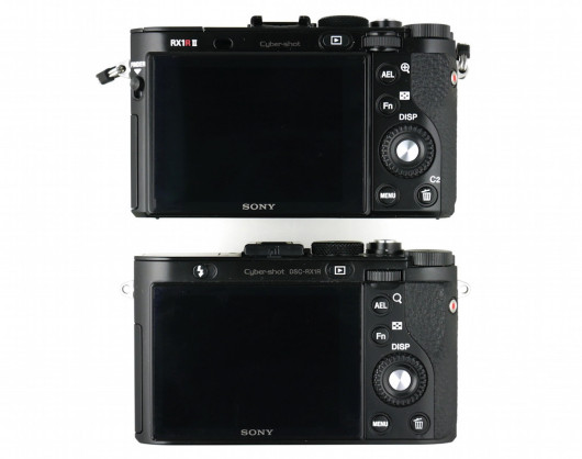 Na górze RX1R II, na dole model RX1 R