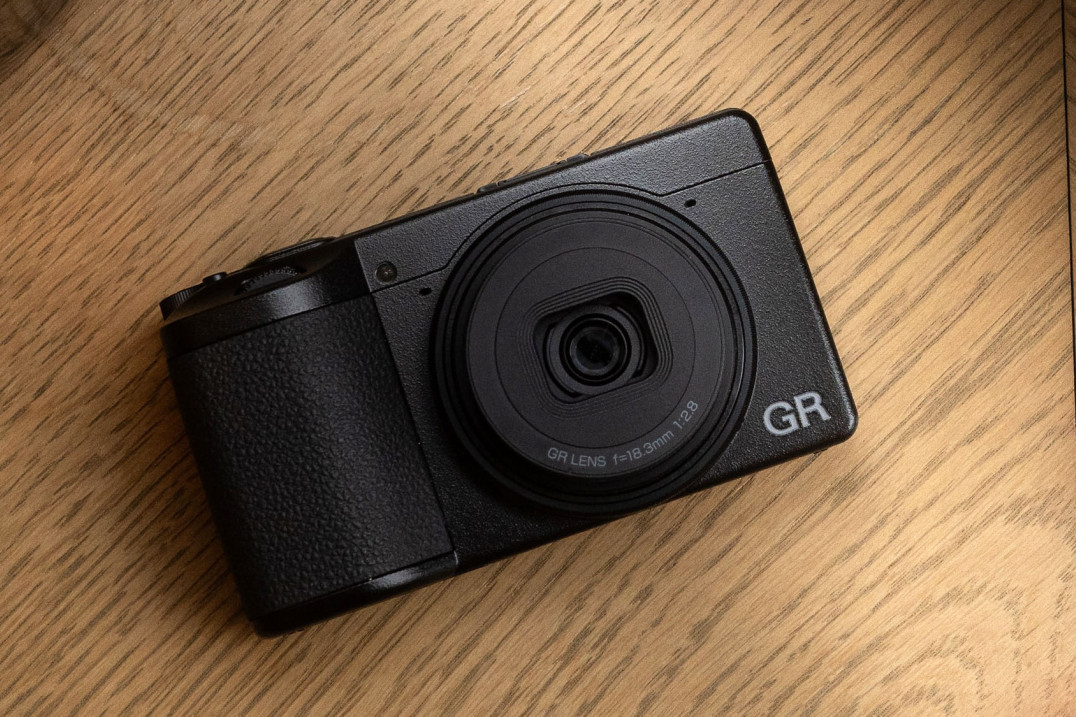 Ricoh GR IV HDF - uliczny kompakt "na miękko". Wersja specjalna z filtrem dyfuzyjnym