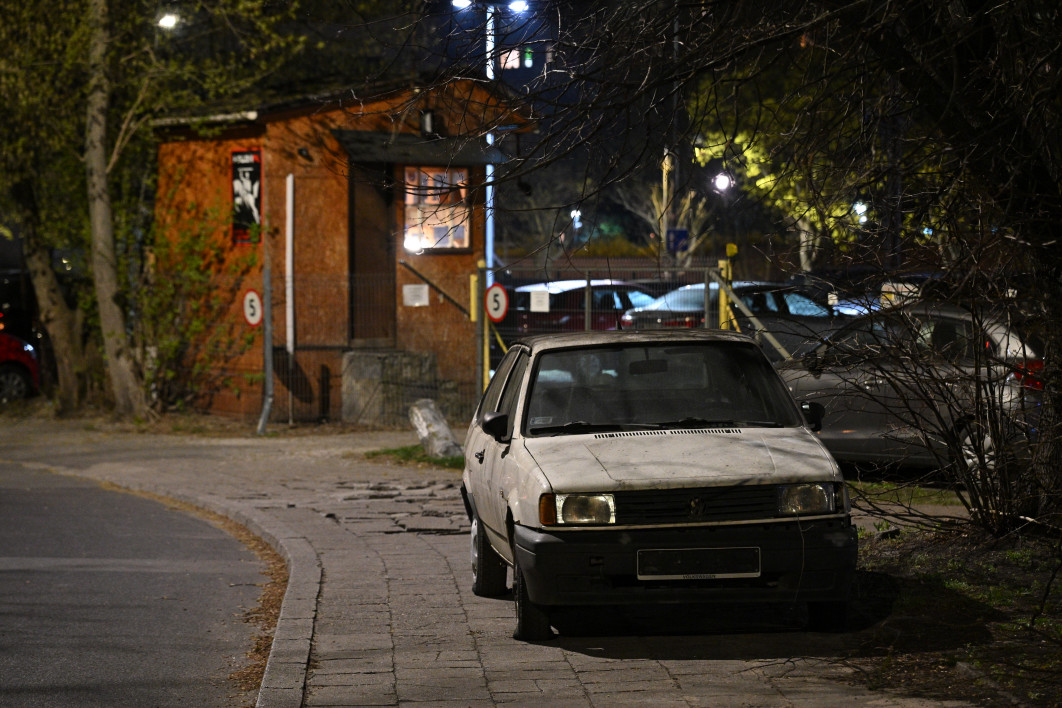 1/13 s, f/5, ISO 6400, 120.0 mm