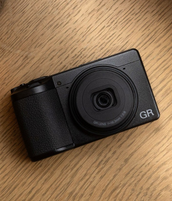 Ricoh GR IV HDF - uliczny kompakt "na miękko". Wersja specjalna z filtrem dyfuzyjnym