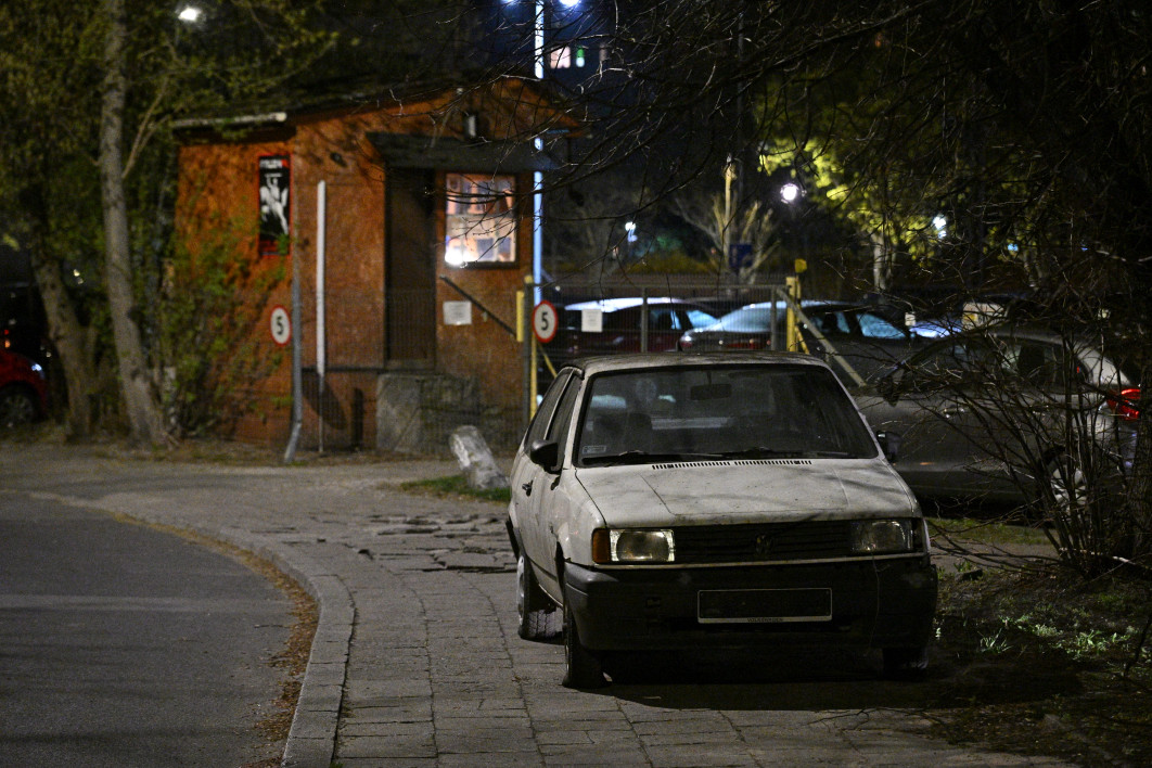 1/50 s, f/5, ISO 25600, 120.0 mm