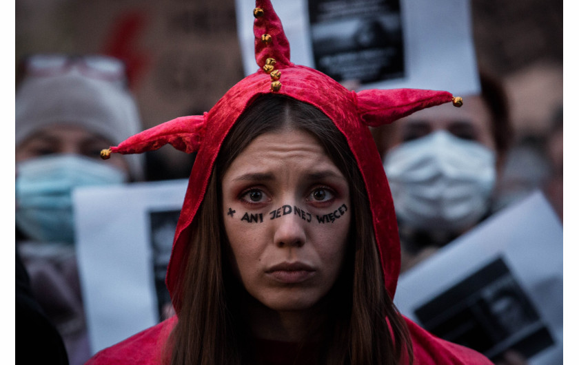 fot. Ada Bochenek, Protest pod hasłem ''Ani jednej więcej. Marsz dla Izy'' po śmierci 30-letniej Izy z Pszczyny, Kraków, 7 listopada 2021