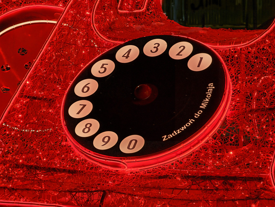 1/100 s, f/2.6, ISO 200, 1/17 s, f/2.6, ISO 2500, Moduł tele 6x