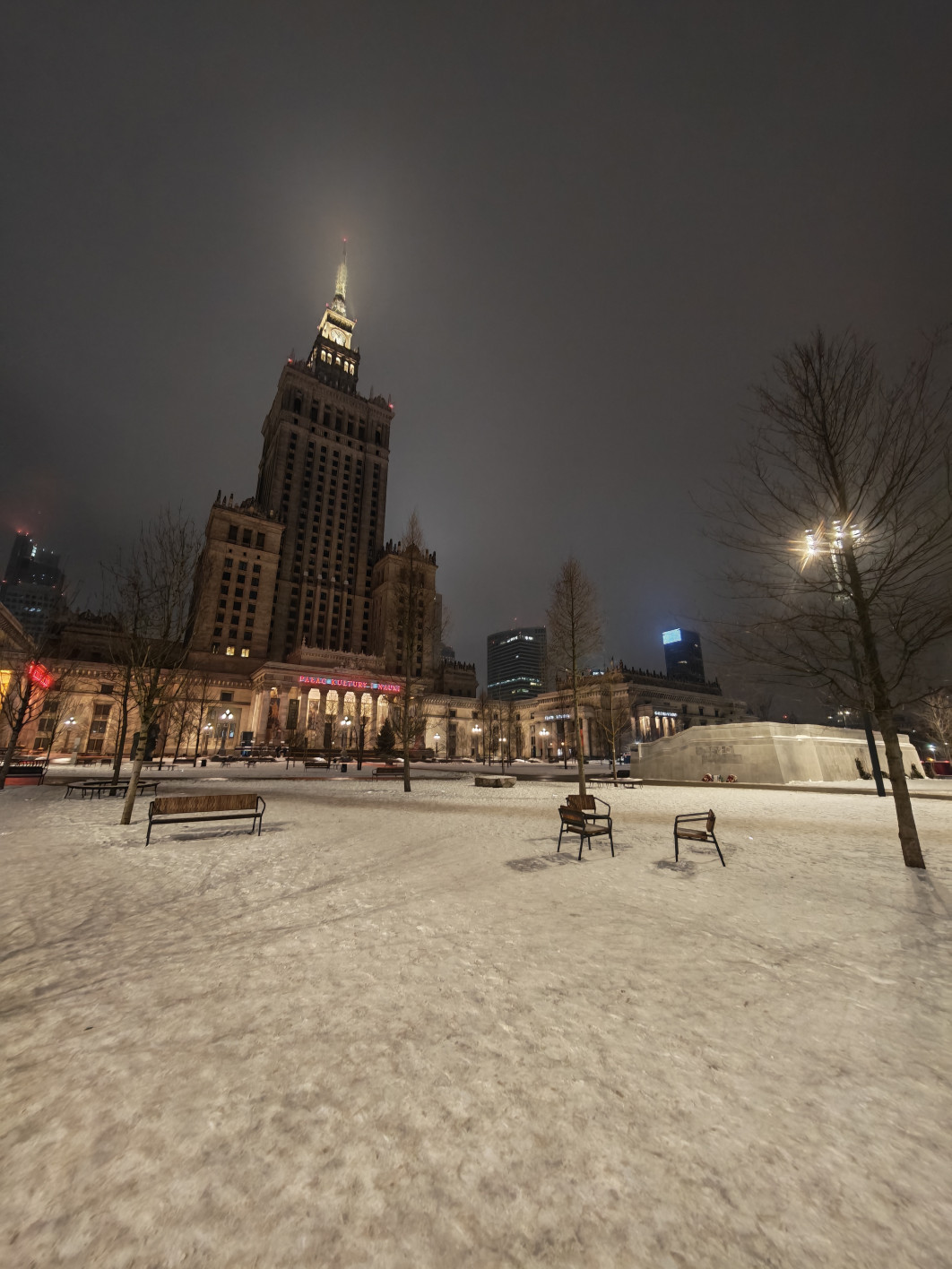 1/10 s, f/2, ISO 640, Moduł ultraszerokokątny 0,7x