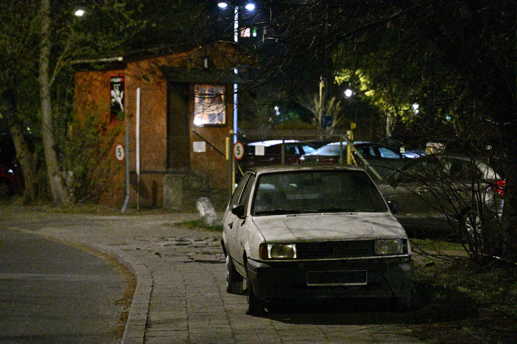 1/200 s, f/5, ISO 102400, 120.0 mm