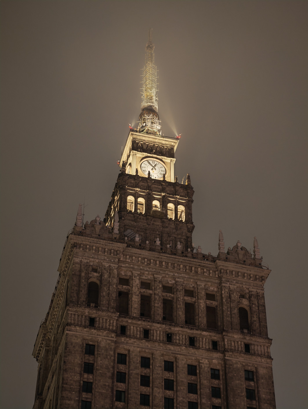 1/14 s, f/2.6, ISO 2500, Moduł tele 3,7 x