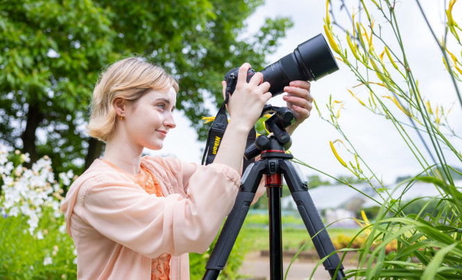 Ruszyła promocja na obiektyw Tamron 90 mm f/2.8 Di III MACRO VXD. Od teraz z mieczem LED PavoTube gratis!