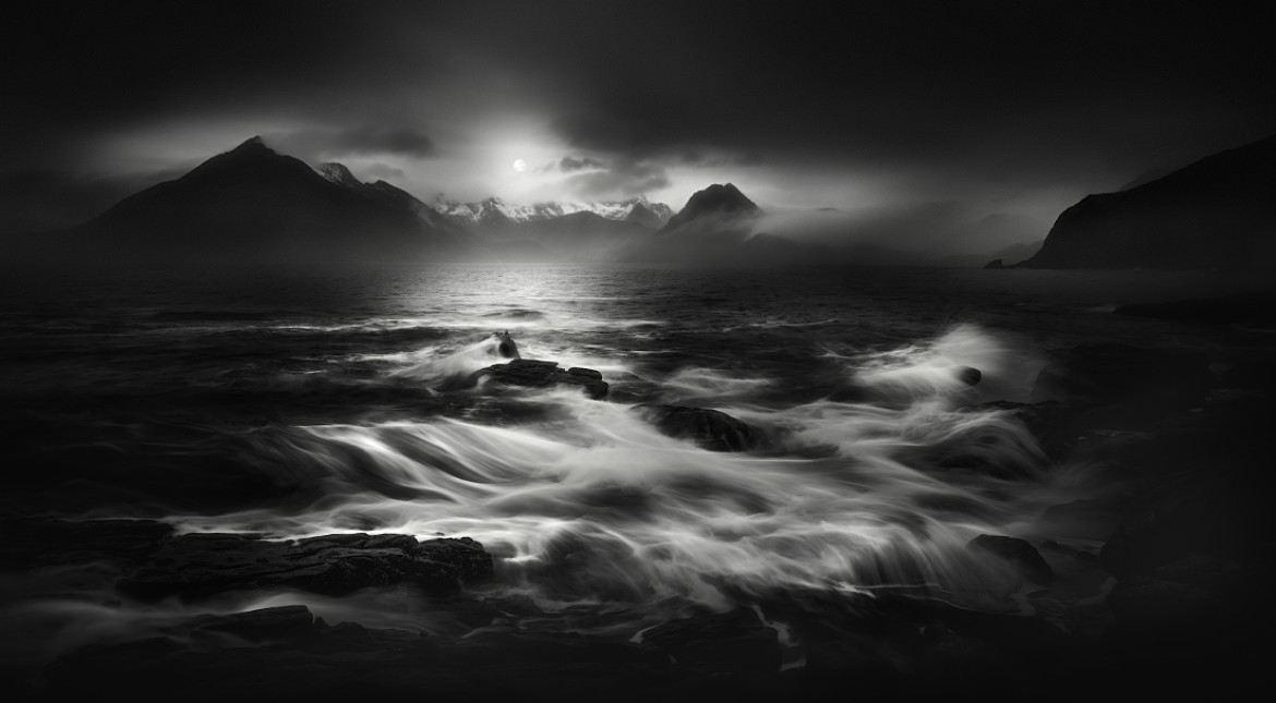 fot. Veselin Atanasov, z cyklu "The dramatic weather in nothern Scotland", 2. nagroda w kategorii Landscapes / Monovisions Photography Awards 2019