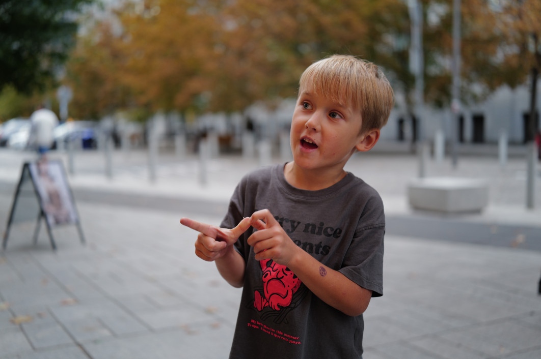 1/80 s, f/2, ISO 320, 43.0 mm