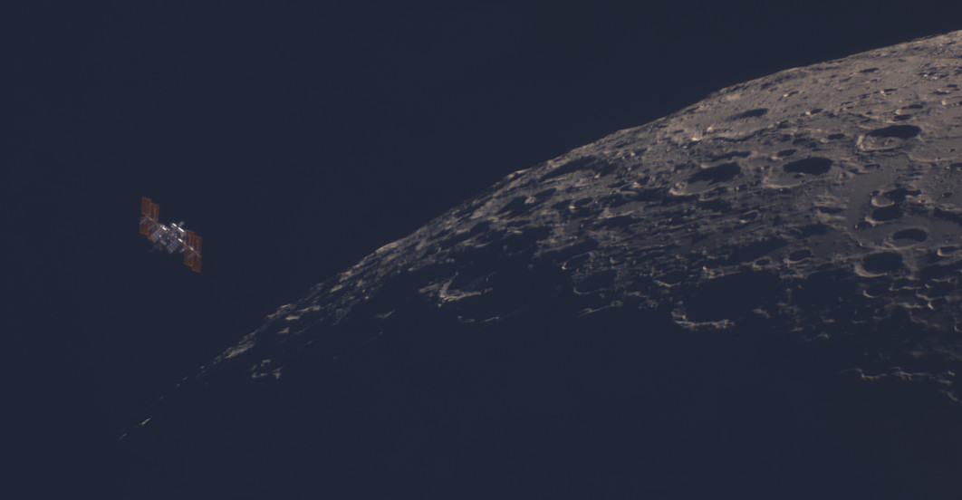 Fot. Tom Williams, &quot;ISS Lunar Flyby&quot;, 1. miejsce w kat. People &amp; Space / ZWO Astronomy Photographer of the Year 2025