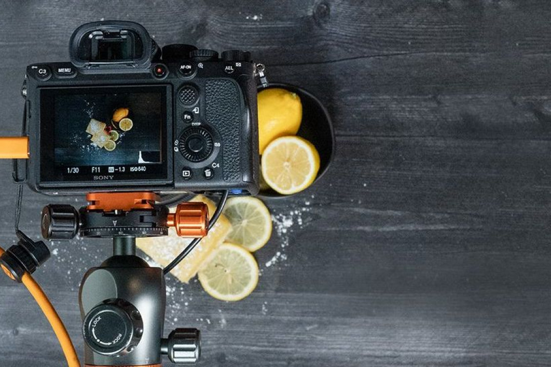 Tethering w fotografii kulinarnej. Sprawdź, jakich narzędzi potrzebujesz