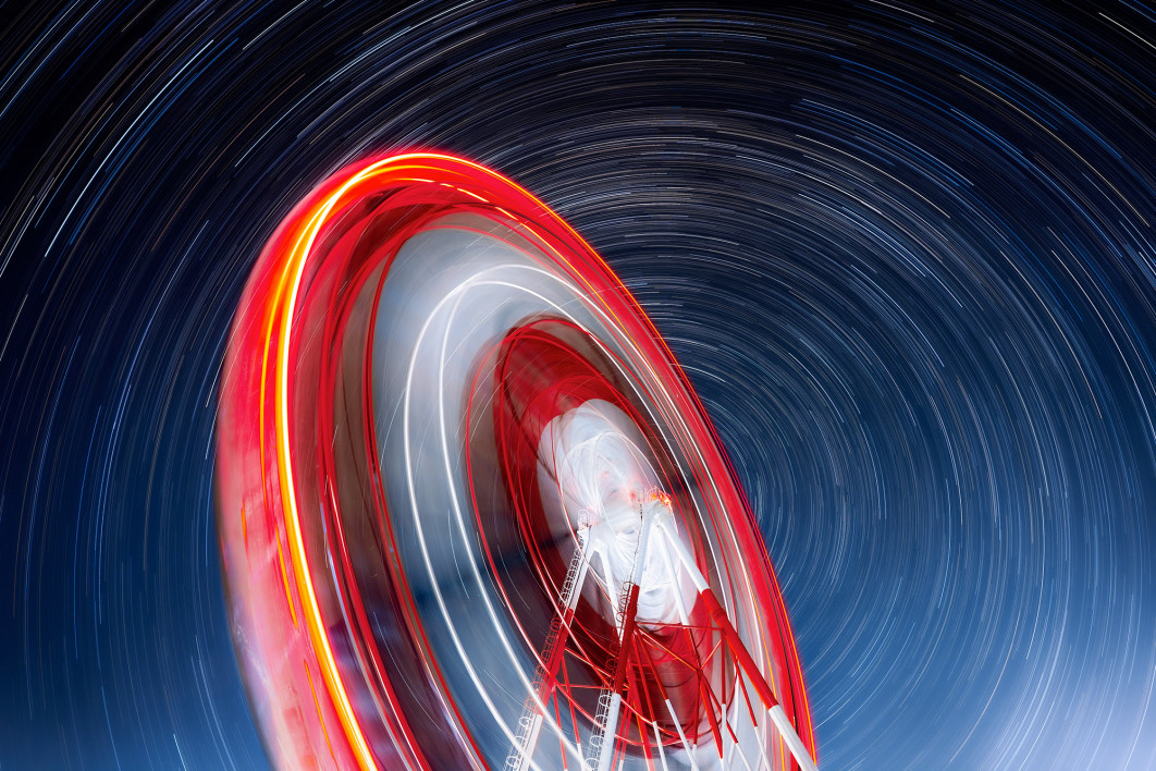 Fot. Takanobu Kurosaki, &quot;Rotation&quot;, 2. miejsce w kat. People &amp; Space / ZWO Astronomy Photographer of the Year 2025