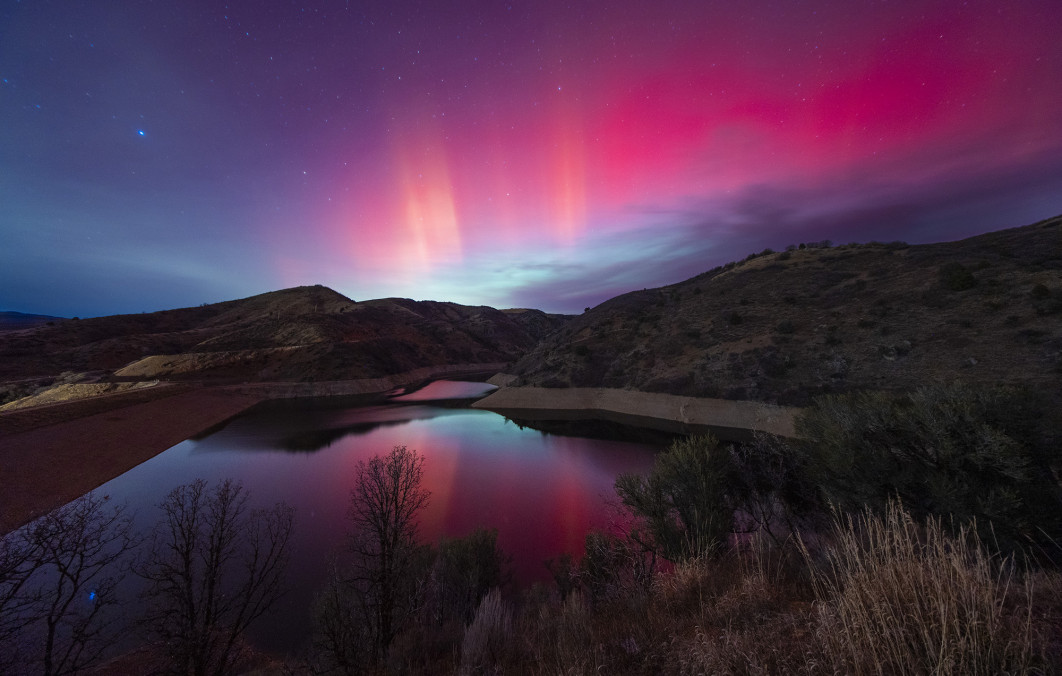 Fot. Samuel Morse, "Aurora Over Causey Reservoir", nominacja w kat. Aurorae / 