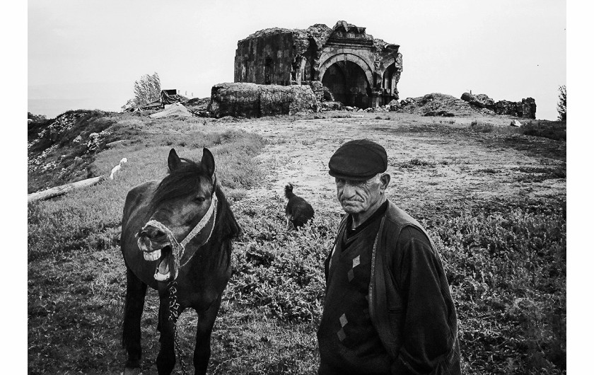 fot. Murat Yazar, z cyklu Shadows of Kurdistan, 1. nagroda w kategorii People / Monovisions Photography Awards 2019