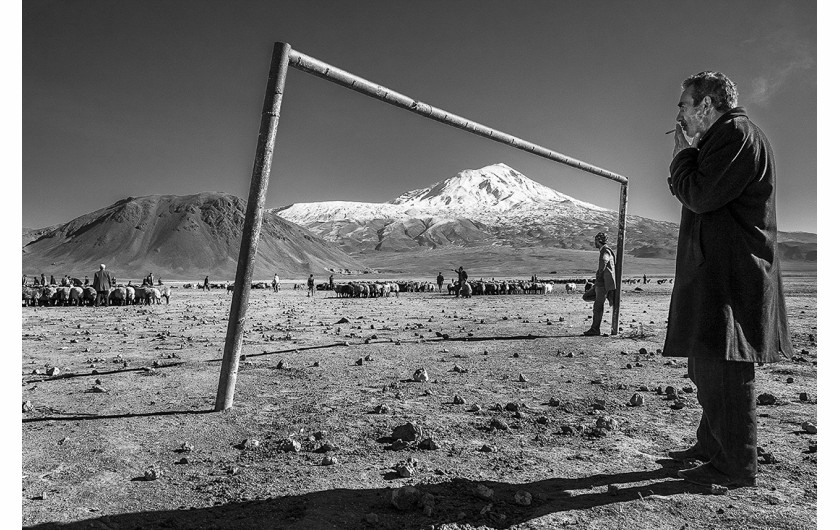 fot. Murat Yazar, z cyklu Shadows of Kurdistan, 1. nagroda w kategorii People / Monovisions Photography Awards 2019