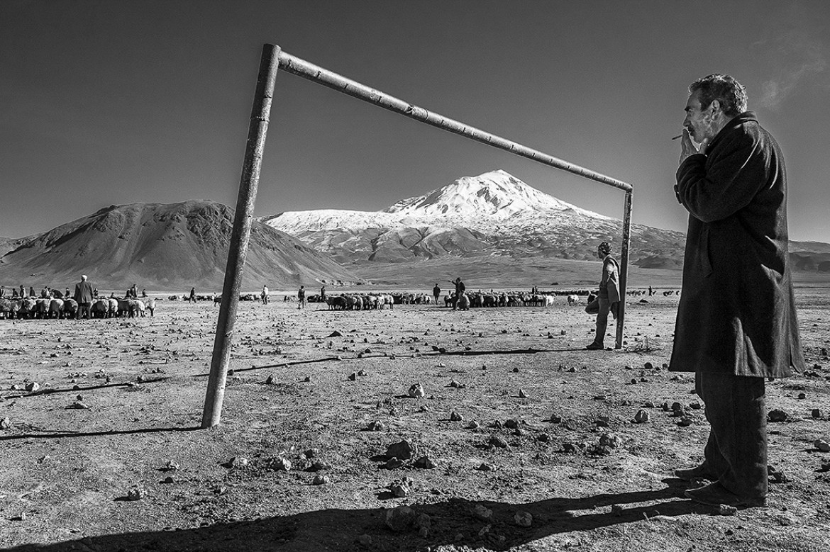 fot. Murat Yazar, z cyklu "Shadows of Kurdistan", 1. nagroda w kategorii People / Monovisions Photography Awards 2019