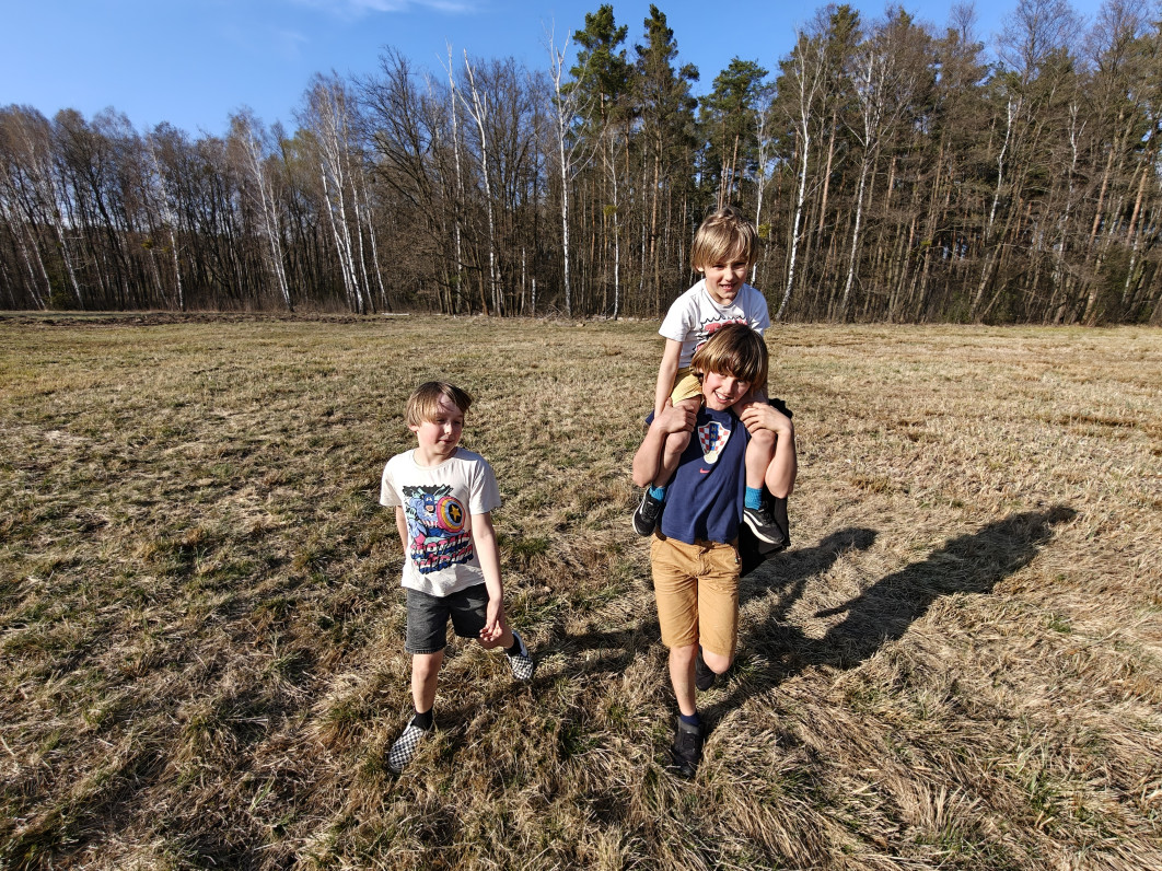 1/823 s, f/2, ISO 125, 2.3 mm