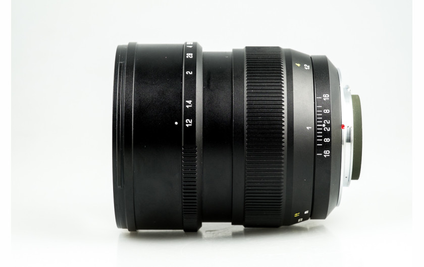 Mitakon Speedmaster 85 mm f/1.2 