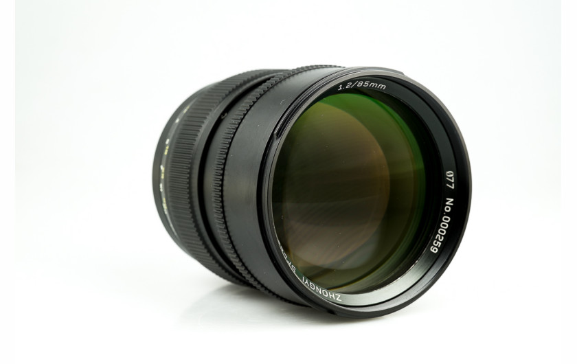 Mitakon Speedmaster 85 mm f/1.2 