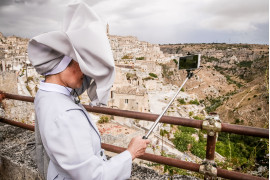 fot. Francesco Licandro, "Selfie Quasi Perfetto", wyróżnienie w kategorii Streets / Urban Photo Awards 2019