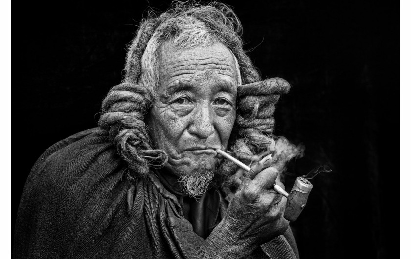 Xuejun Xia, YI ETHNIC ELDER, III miejsce w kategorii Fascinating faces and characters Siena International Photo Awards 2018