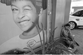 fot. Vincent De Wilde D'Estmael, z cyklu "Ads and Street Art in Phnom Penh, Cambodia", 1. nagroda w kategorii Street / Monovisions Photography Awards 2019