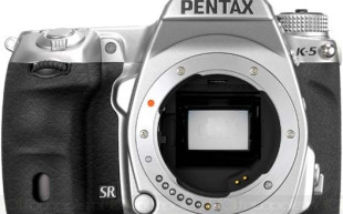 Srebrne Pentaksy K-5 oraz obiektywy DA Limited