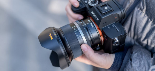NiSi 15 mm f/4 - manualny szeroki kąt do pełnoklatkowych bezlusterkowców
