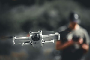 "Bezpieczniejsze polskie niebo" - nowe przepisy dla dronów