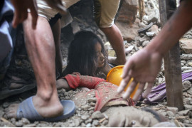 MACIEJ DAKOWICZ, FREELANCER - I miejsce w kategorii "Wydarzenia" (fotoreportaż)

Tragiczne sceny tuż po trzęsieniu ziemi w Katmandu.
Katmandu (Nepal), kwiecień 2015 r.