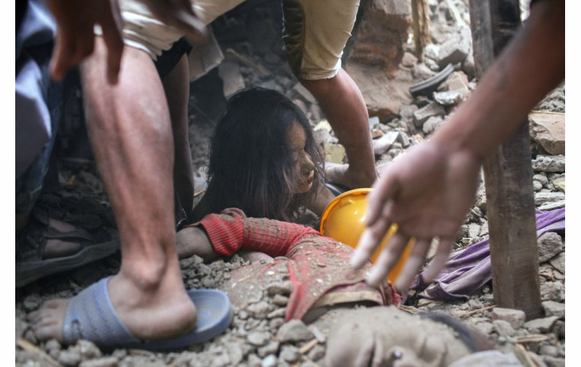 MACIEJ DAKOWICZ, FREELANCER - I miejsce w kategorii Wydarzenia (fotoreportaż)

Tragiczne sceny tuż po trzęsieniu ziemi w Katmandu.
Katmandu (Nepal), kwiecień 2015 r.