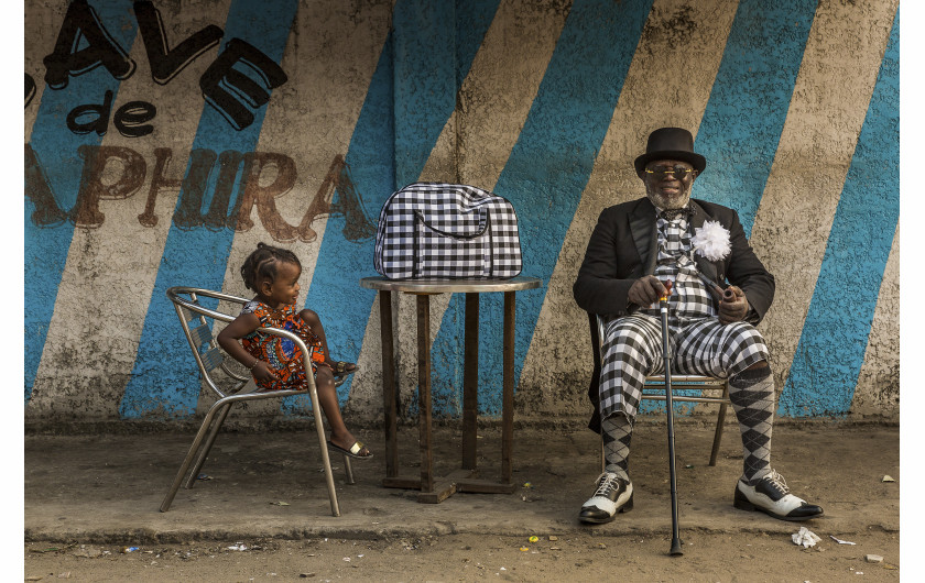 fot. Tariq Zaidi, z projektu Sapeurs. Ladies and Gentlemen of the Kongo