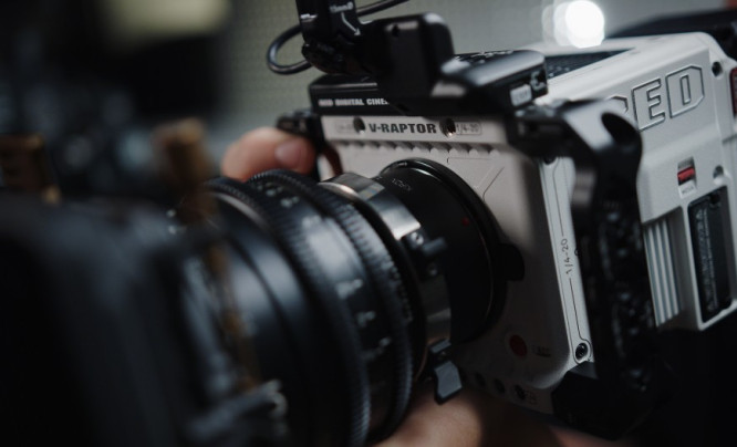 RED V-Raptor ST - kompaktowa kamera filmowa nagrywająca 8K 120 kl./s w 16-bitowych RAW-ach