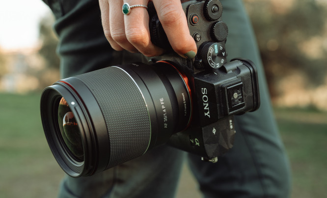 Samyang AF 35 mm f/1.4 P FE - pierwszy z nowej serii rekordowo lekkich i poręcznych obiektywów 