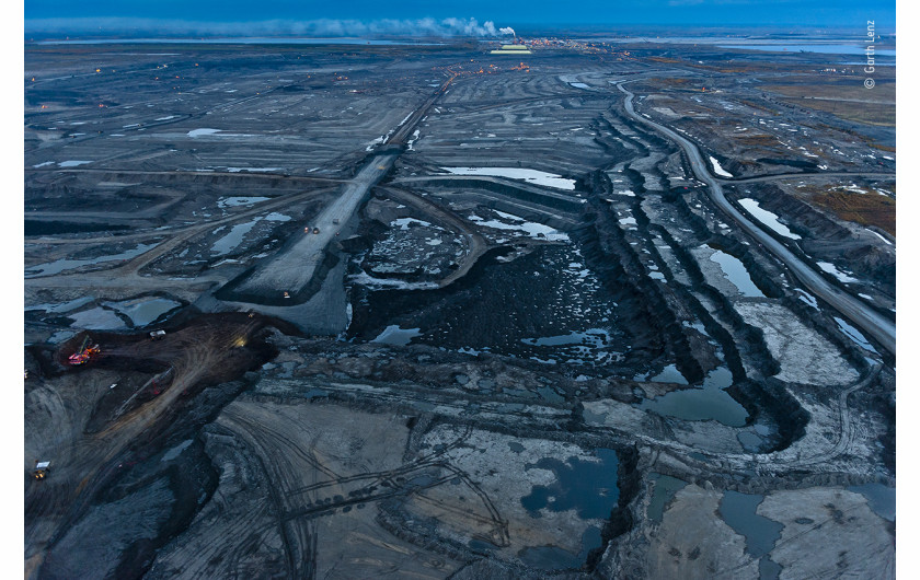 fot. Garth Lenz, A World of Tar, wyróżnienie w kat. Wildlife Photojournalism: Single Image / Wildlife Photographer of the Yaar 2020