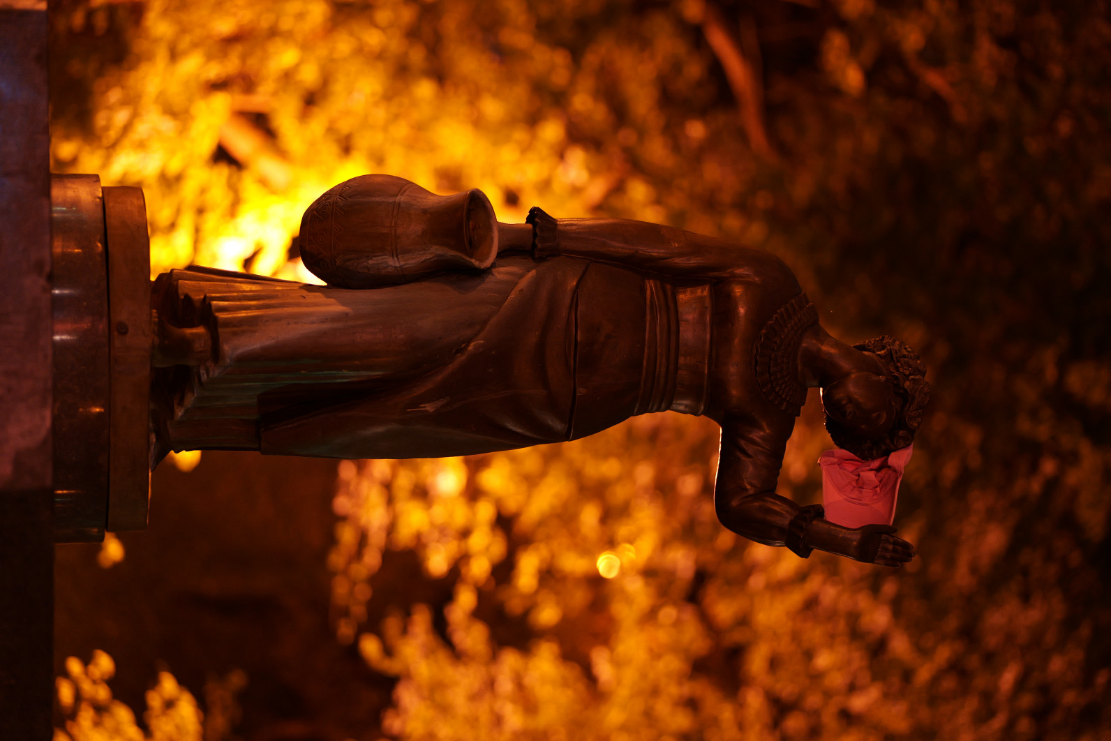 1/6 s, f/1.8, ISO 1600, 85.0 mm