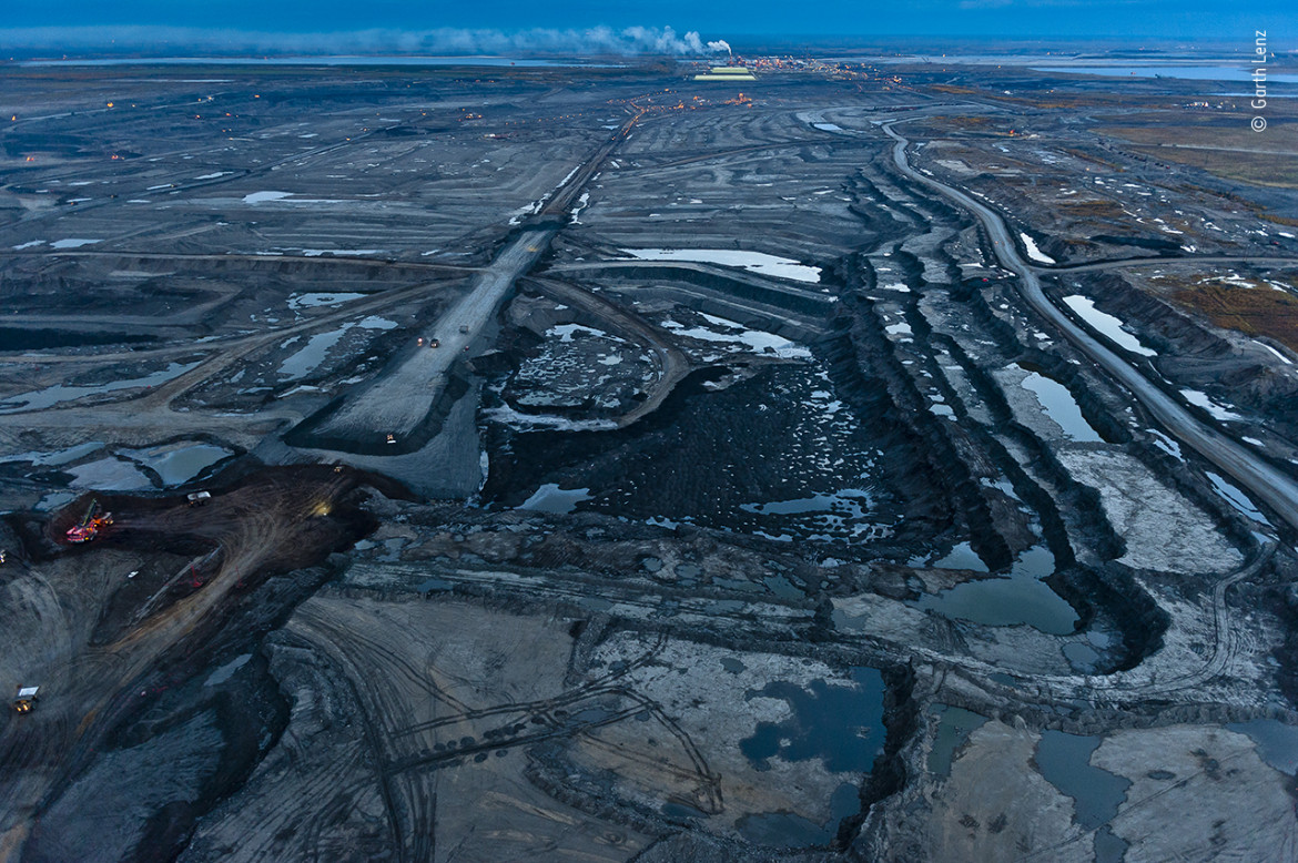 fot. Garth Lenz, "A World of Tar", wyróżnienie w kat. Wildlife Photojournalism: Single Image / Wildlife Photographer of the Yaar 2020