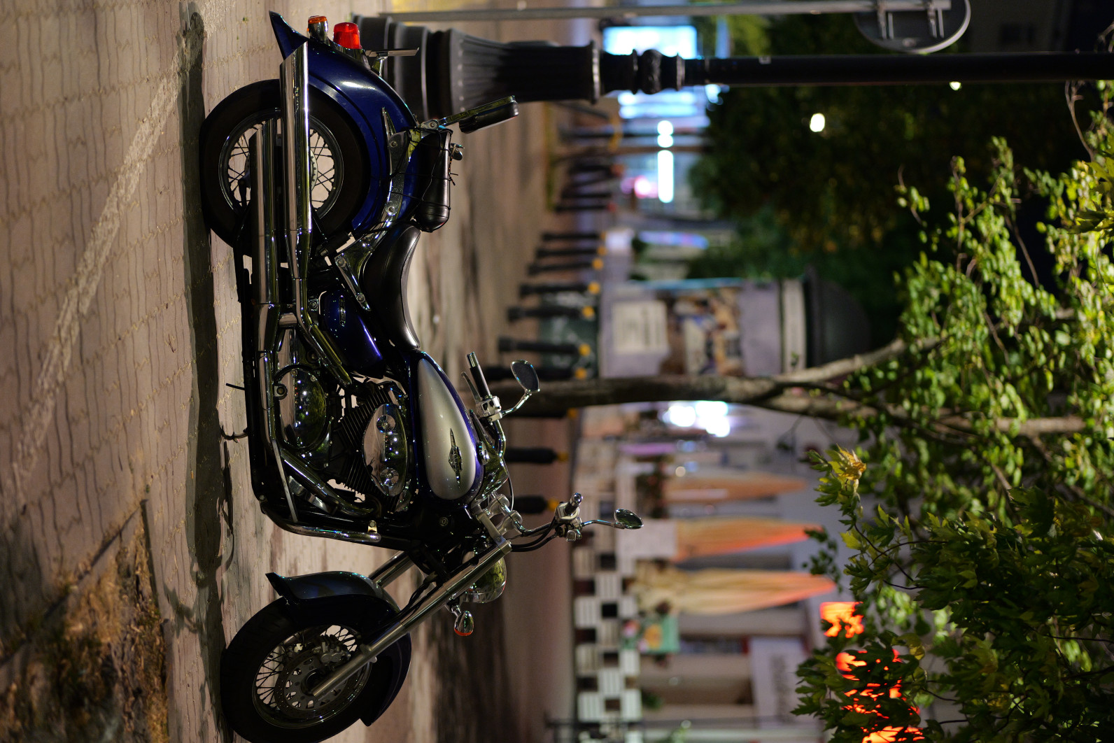 1/40 s, f/1.8, ISO 3200, 85.0 mm