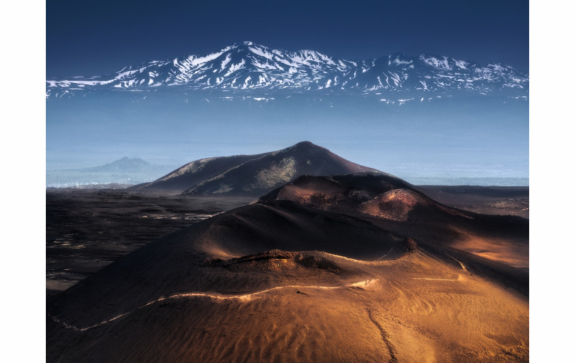 fot. Isabella Tabacchi, z cyklu Kamchatka: to The Abyss of The Earth, 1. miejsce w kategorii Nature i tytuł Fotografa Roku / Moscow International Foto Awards 2020