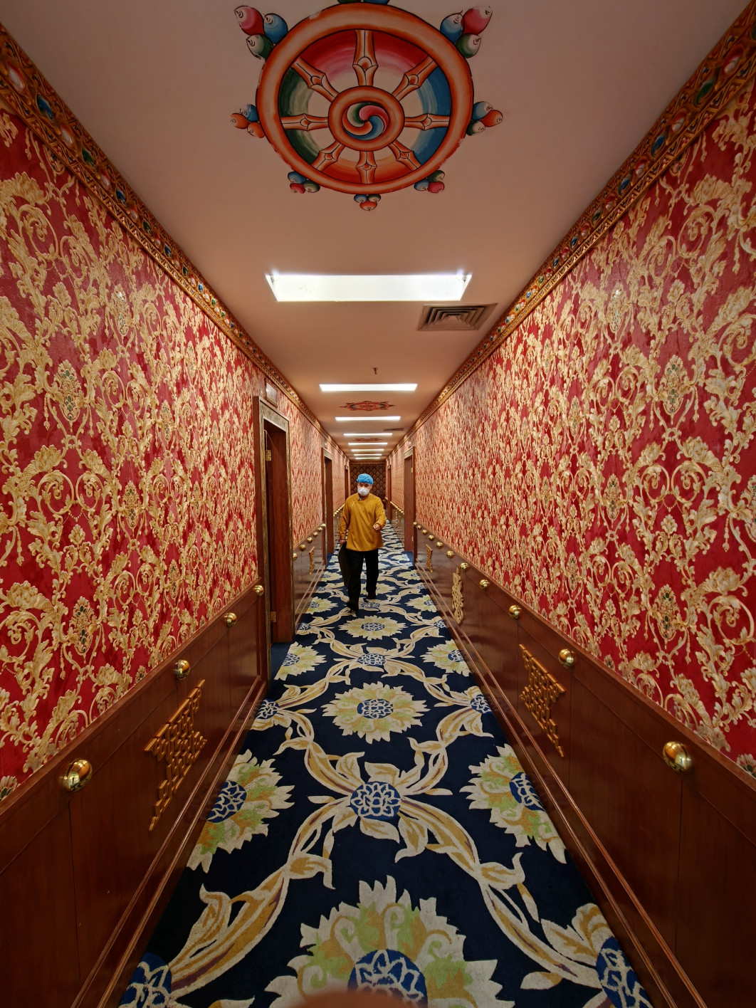 1/45 s, f/2, ISO 800, 2.6 mm