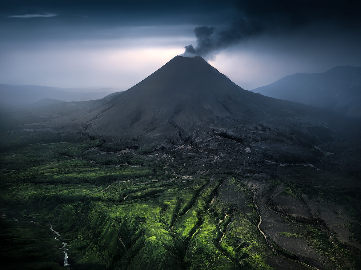 fot. Isabella Tabacchi, z cyklu "Kamchatka: to The Abyss of The Earth", 1. miejsce w kategorii Nature i tytuł Fotografa Roku / Moscow International Foto Awards 2020