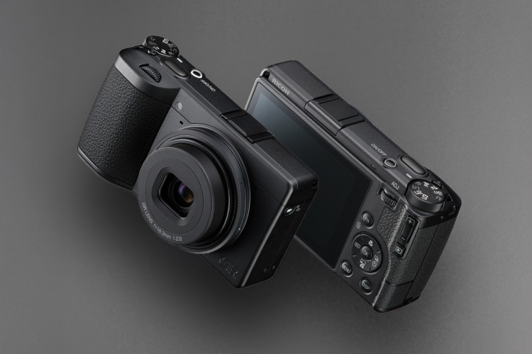 HDF i Monochrome - Ricoh wprowadzi na rynek dwie nowe wersje kompaktu GR IV