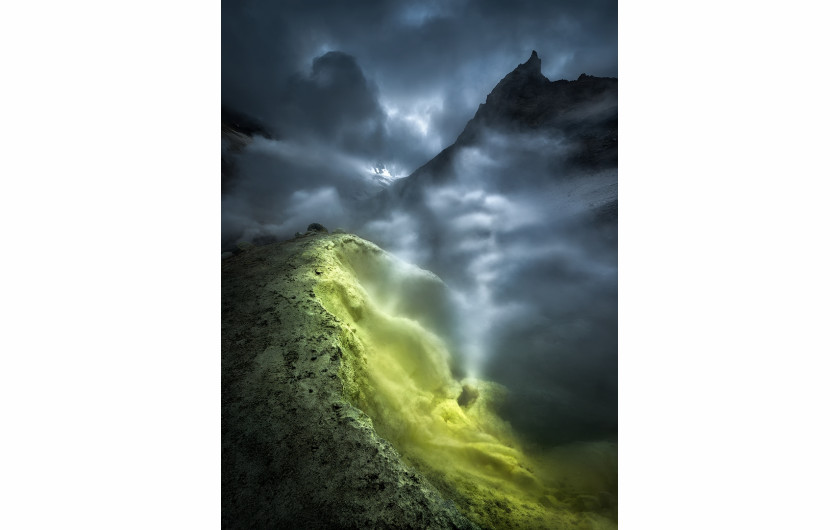 fot. Isabella Tabacchi, z cyklu Kamchatka: to The Abyss of The Earth, 1. miejsce w kategorii Nature i tytuł Fotografa Roku / Moscow International Foto Awards 2020