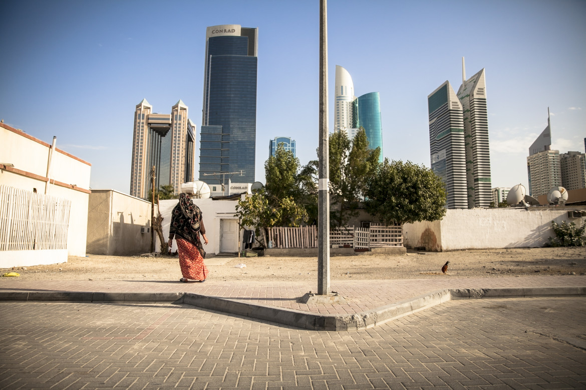 fot. Michele Andreossi, "Ai Piedi Dei Grattacieli", wyróżnienie w sekcji Projects & Portfolios / Urban Photo Awards 2019