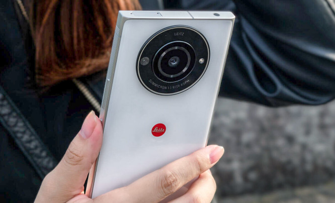  Leitz Phone 2 ma 1-calową matrycę 47 Mp. Ale to nadal flagowiec Sharpa w przebraniu