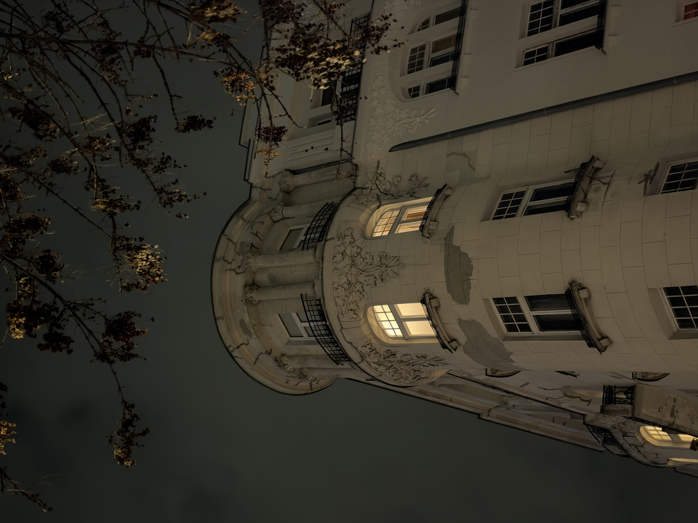 1/17 s, f/1.5, ISO 1000, 6.9 mm