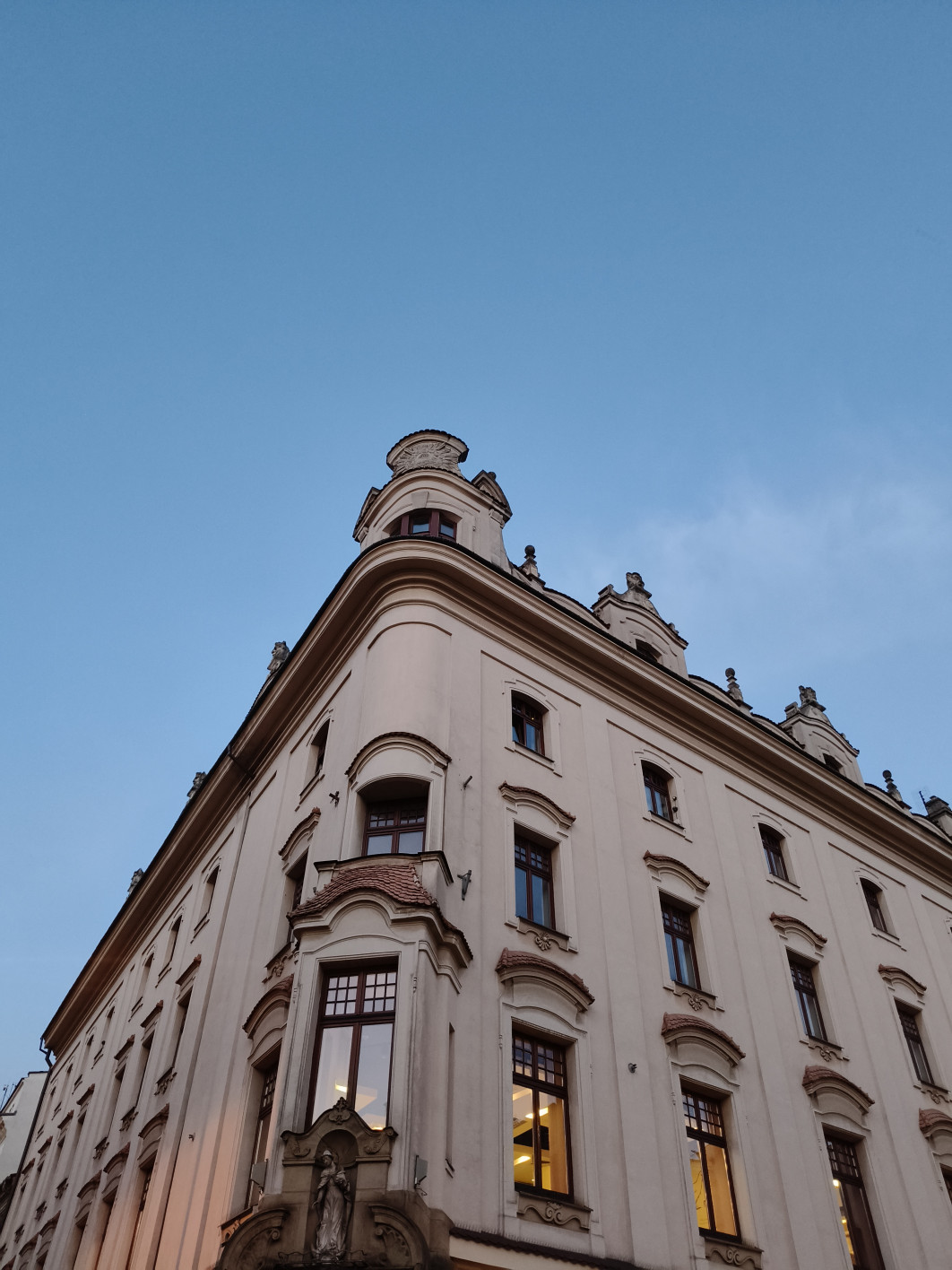 1/50 s, f/1.8, ISO 640, 4.8 mm