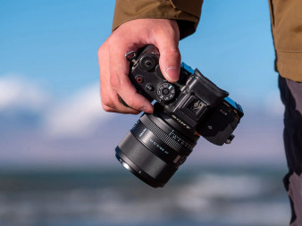 Tani, lekki i poręczny - Viltrox AF 85mm f/2.0 EVO FE to pełnoklatkowa portretówka z nowej serii obiektywów