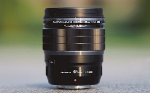 Olympus M.Zuiko Digital ED 45 mm f/1.2 PRO - portretówka do zadań specjalnych